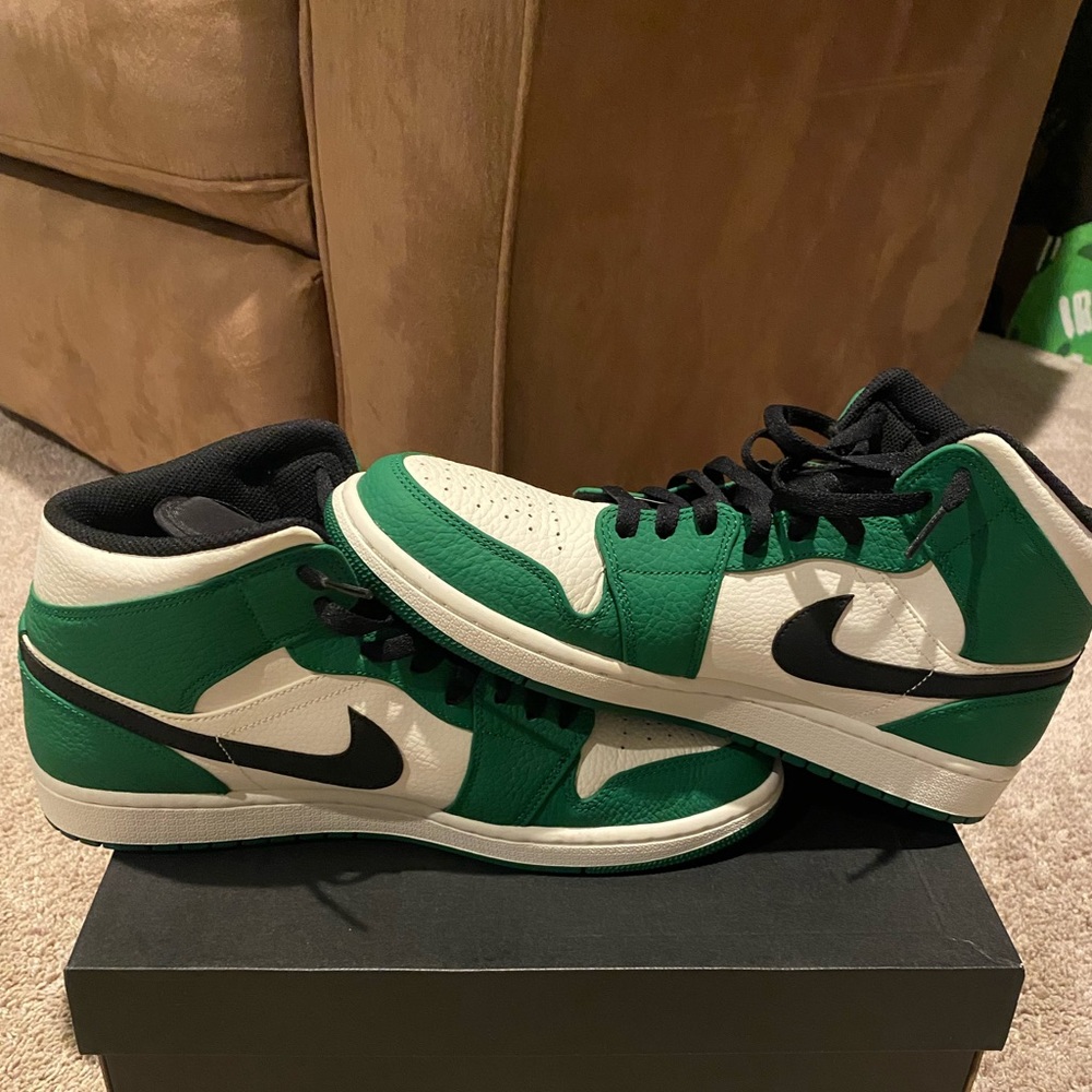 Air Jordan 1 Mid